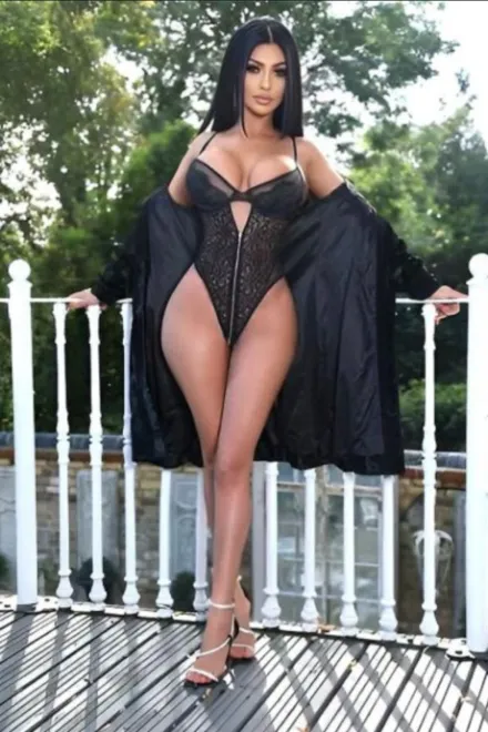 Brunette Spanish escort in South Kensington - Melya - image 12