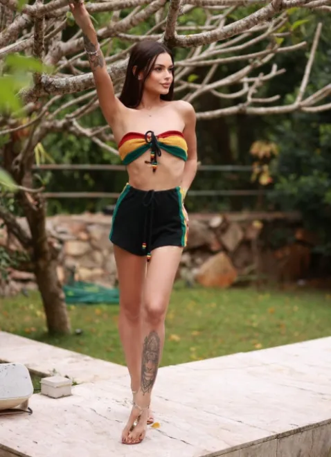Brunette Brazilian escort in Kensington - Miabella - image 9