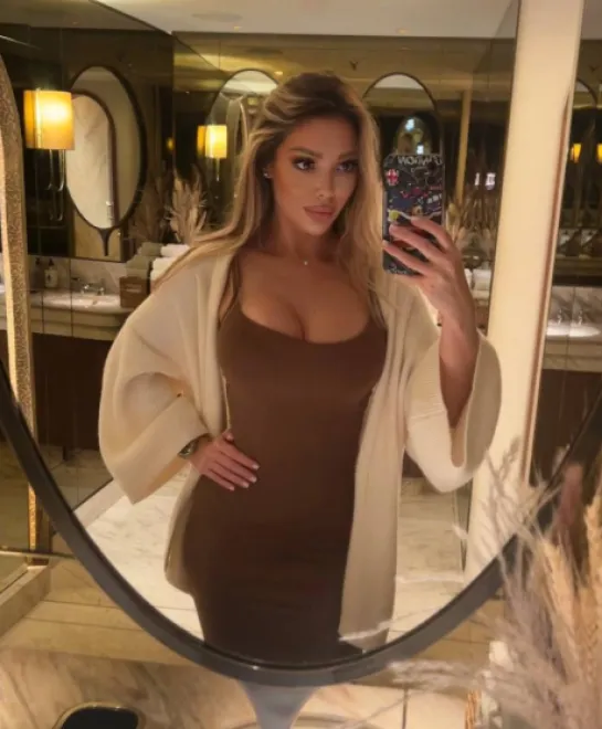 Blonde Russian escort in Lancaster Gate - Alysia - image 20