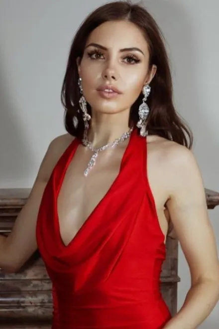 Brunette Russian escort in Earl's Court - Navi - image 2