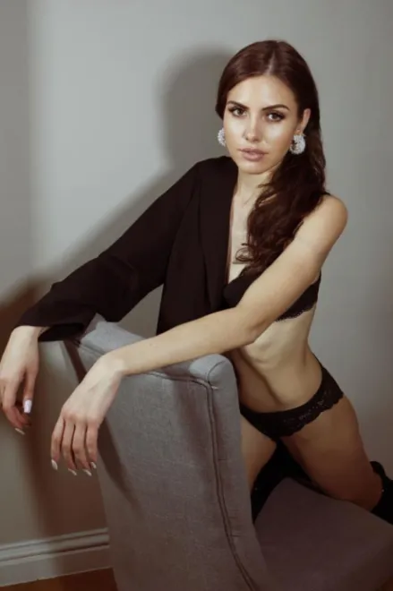 Brunette Russian escort in Earl's Court - Navi - image 10