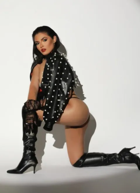 Brunette Brazilian escort in Marble Arch - Paradise - image 12