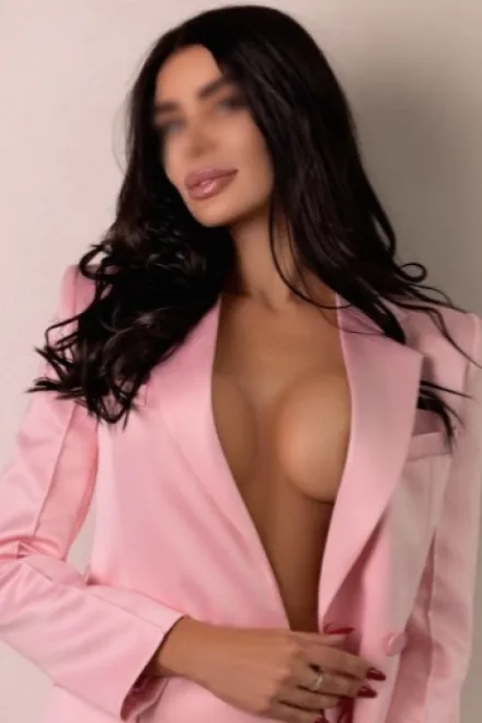 Brunette Russian escort in Knightsbridge - Karma - image 11