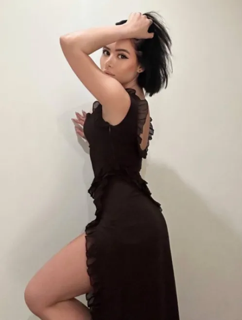 Brunette Brazilian escort in Earl's Court - Janaina - image 15
