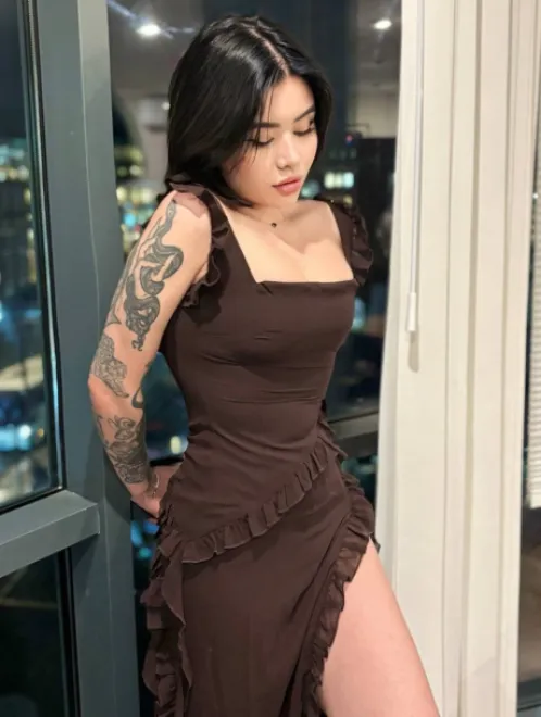 Brunette Brazilian escort in Earl's Court - Janaina - image 16