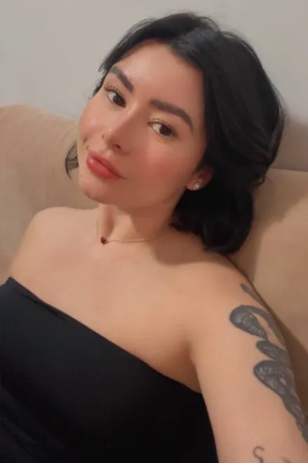 Brunette Brazilian escort in Earl's Court - Janaina - image 14