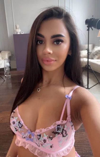 Brunette Eastern European escort in Bayswater - Kayla - image 14