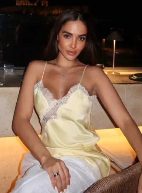 Brunette Brazilian escort in Earl's Court - Denella - image 7