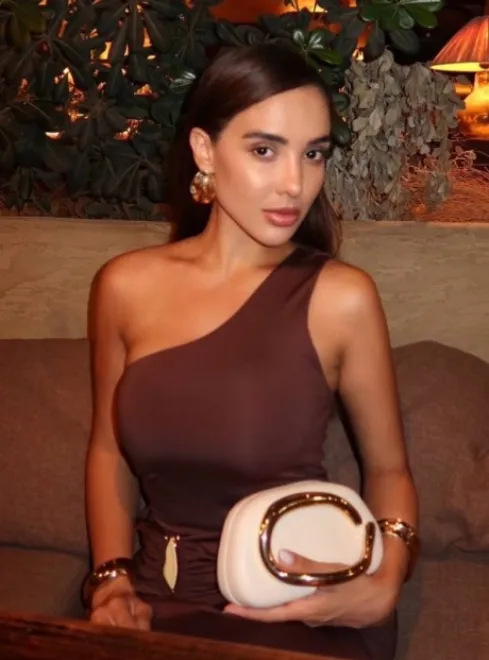 Brunette Brazilian escort in Earl's Court - Denella - image 8