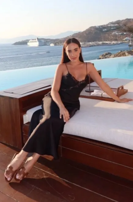 Brunette Brazilian escort in Earl's Court - Denella - image 14