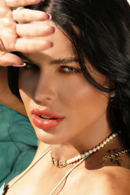 Brunette Brazilian escort in Baker Street - Bevini - image 10
