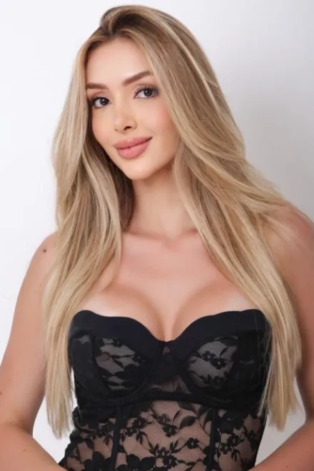 Blonde Brazilian escort in Earl's Court - Aldona - image 2
