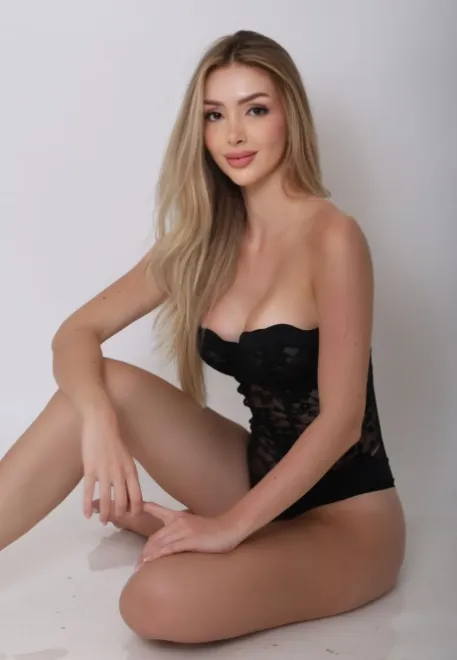 Blonde Brazilian escort in Earl's Court - Aldona - image 5
