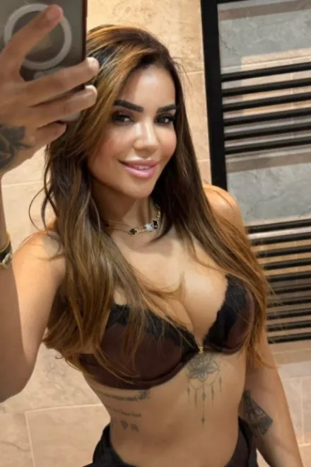 Brunette Brazilian escort in Kensington - Virtu - image 4