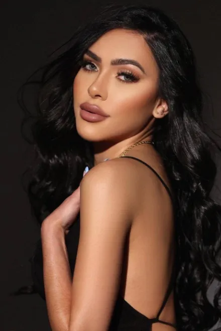 Brunette Brazilian escort in Marylebone - Nomira - image 2