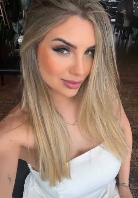 Blonde Brazilian escort in Imperial Wharf - Lucretia - image 17