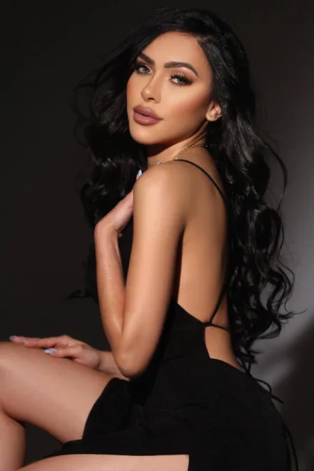 Brunette Brazilian escort in Marylebone - Nomira - image 4