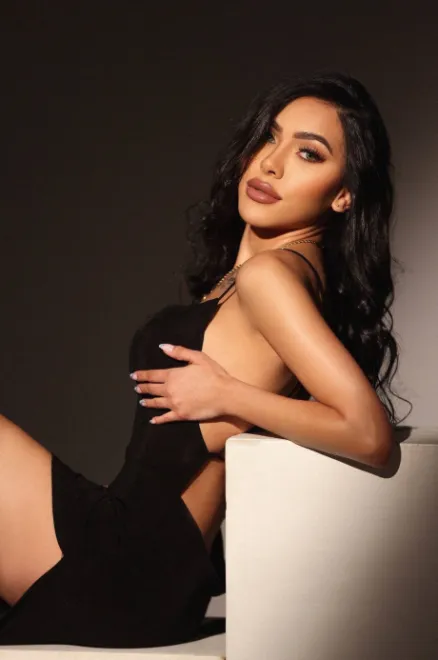 Brunette Brazilian escort in Marylebone - Nomira - image 5