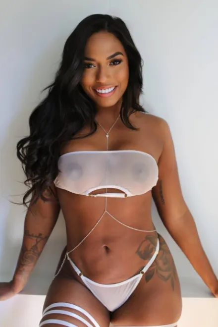 Brunette Brazilian escort in Baker Street - Bronsun - image 11