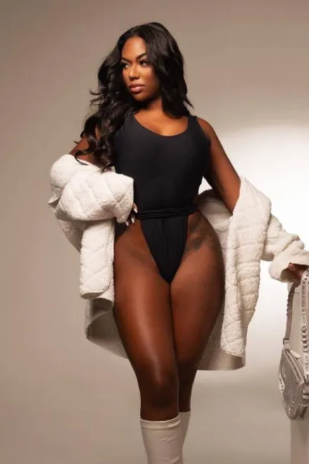 Brunette Brazilian escort in Baker Street - Bronsun - image 3