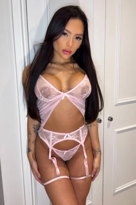 Brunette Brazilian escort in Edgware Road - Emily - image 2
