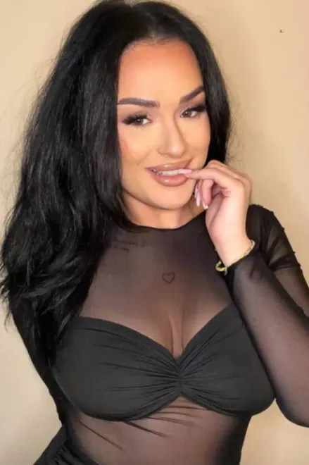 Brunette Eastern European escort in Edgware Road - Candy - image 2