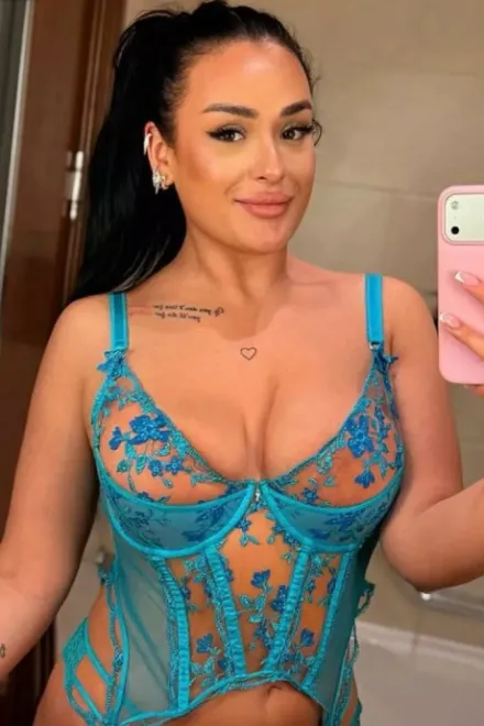 Brunette Eastern European escort in Edgware Road - Candy - image 19