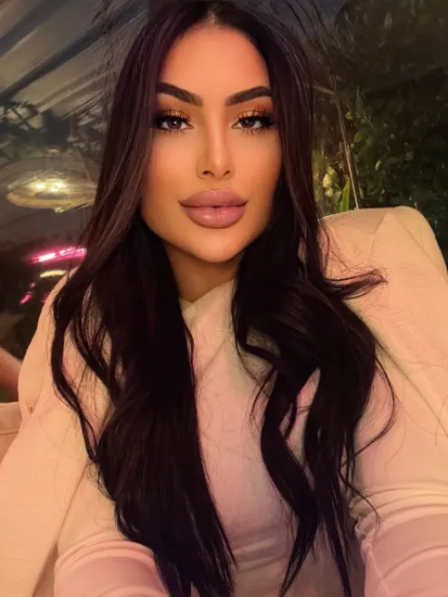 Brunette Brazilian escort in Earl's Court - Consuela - image 19