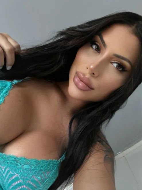 Brunette Brazilian escort in Earl's Court - Consuela - image 16