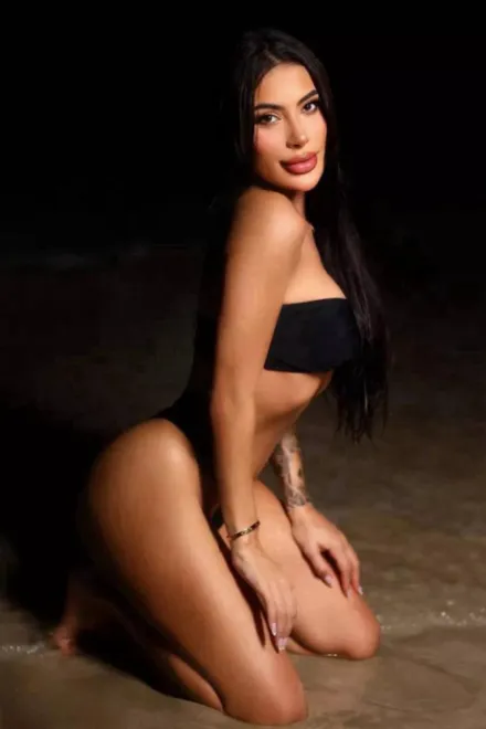 Brunette Brazilian escort in Earl's Court - Consuela - image 4