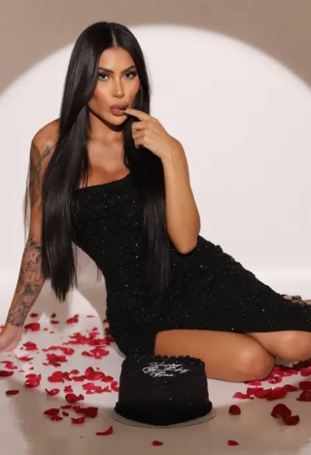 Brunette Brazilian escort in Earl's Court - Consuela - image 10