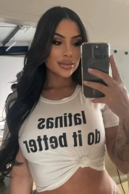 Brunette Brazilian escort in Earl's Court - Consuela - image 17