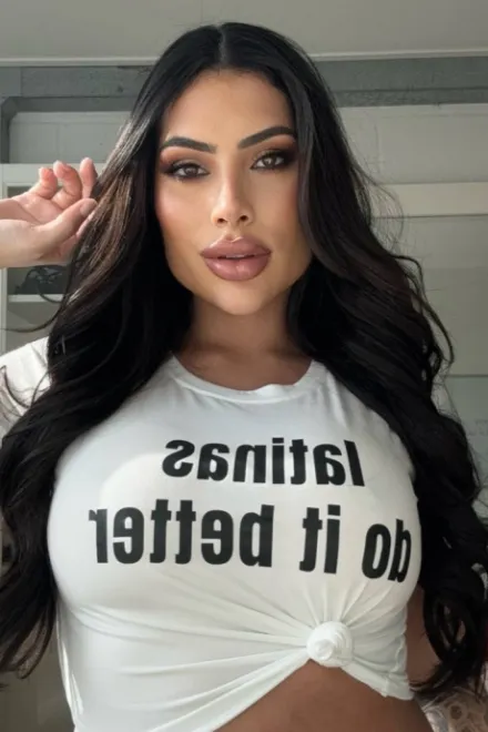 Brunette Brazilian escort in Earl's Court - Consuela - image 18