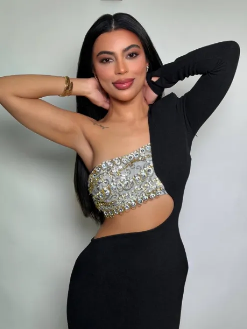 Brunette Brazilian escort in Bond Street - Mannu - image 3