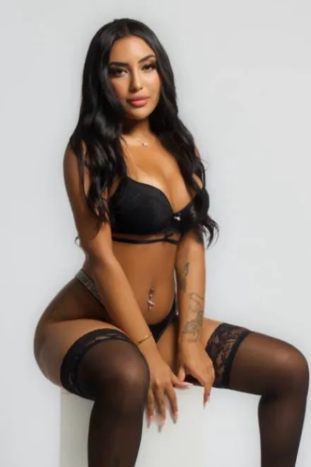 Brunette Brazilian escort in Bond Street - Lynchy - image 9
