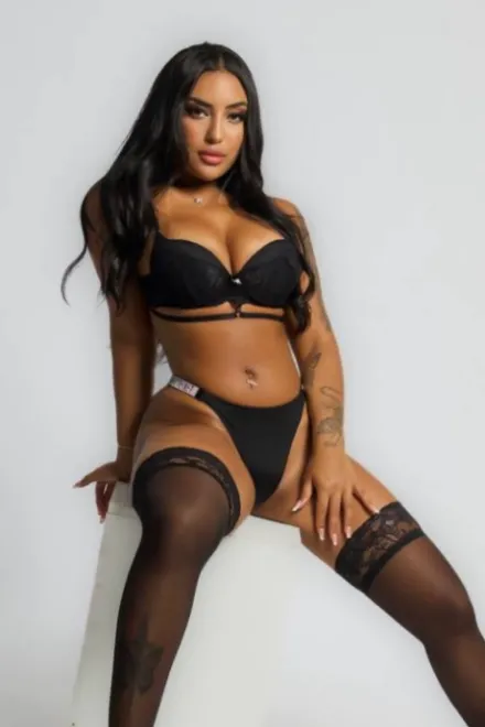 Brunette Brazilian escort in Bond Street - Lynchy - image 8