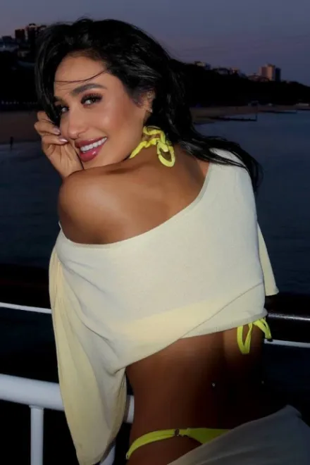 Brunette Brazilian escort in Gloucester Road - Fadera - image 4
