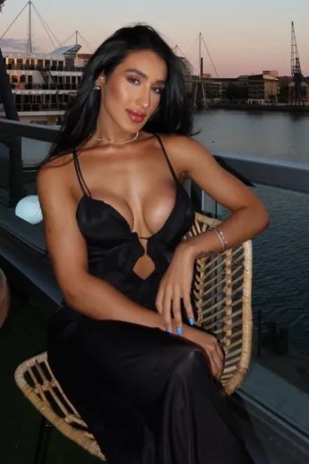 Brunette Brazilian escort in Gloucester Road - Fadera - image 9