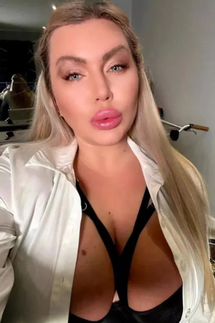 Blonde Eastern European escort in Bayswater - Molly - image 12