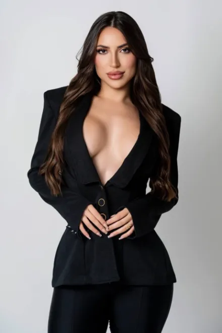 Brunette Brazilian escort in West Brompton - Miletti - image 5