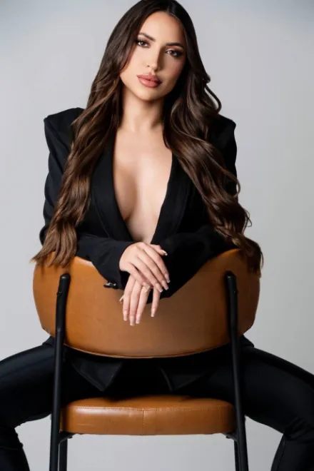 Brunette Brazilian escort in West Brompton - Miletti - image 3