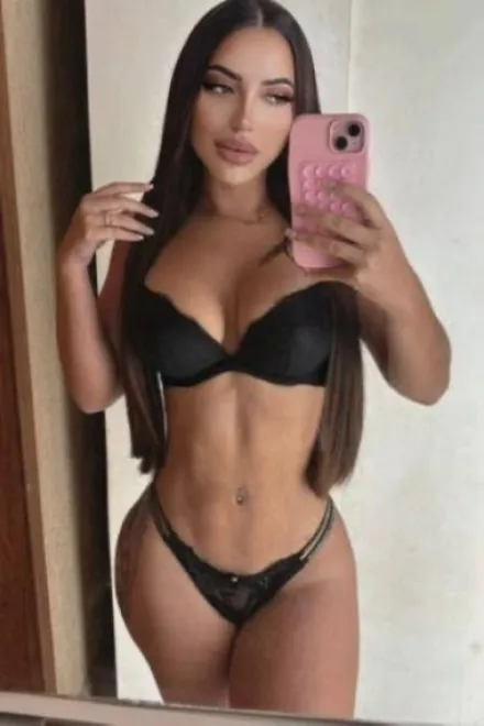 Brunette Brazilian escort in West Brompton - Miletti - image 2