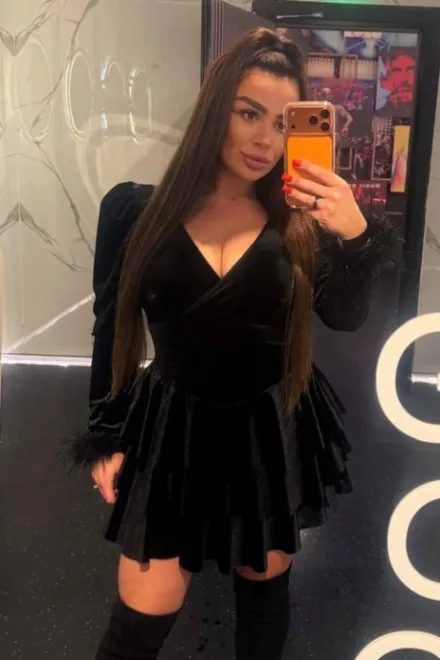 Brunette Eastern European escort in Baker Street - Jovita - image 16