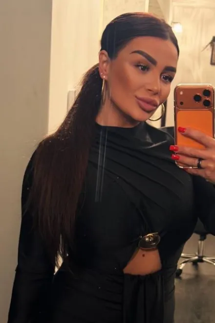 Brunette Eastern European escort in Baker Street - Jovita - image 13