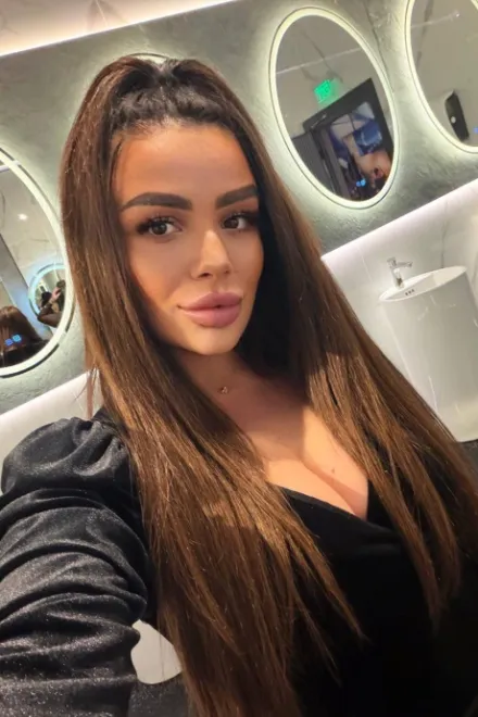 Brunette Eastern European escort in Baker Street - Jovita - image 15