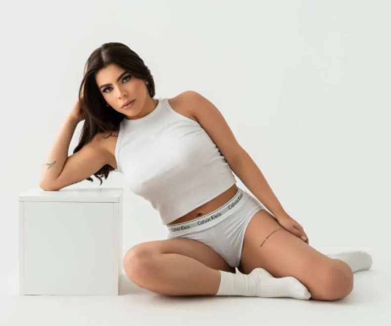 Brunette Brazilian escort in Leicester Square - Belluna - image 6