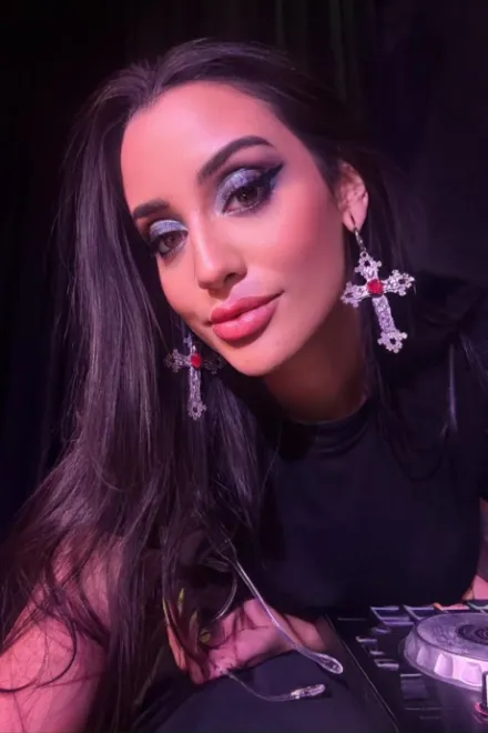 Brunette Brazilian escort in Earl's Court - Donyale - image 9