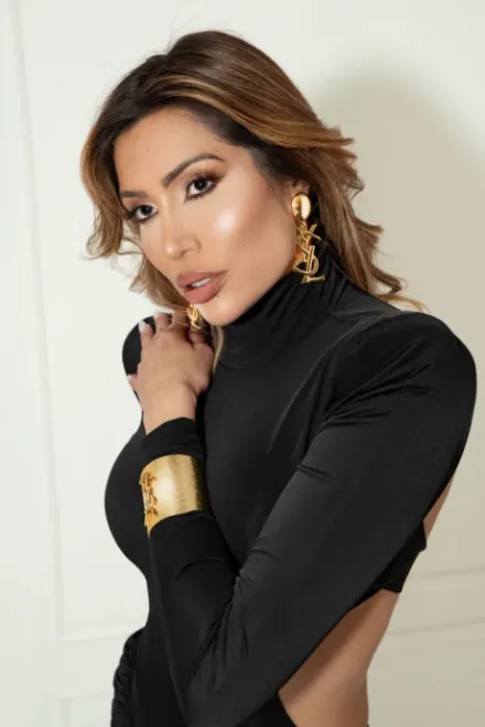 Light Brown Brazilian escort in Victoria - Dressy - image 7