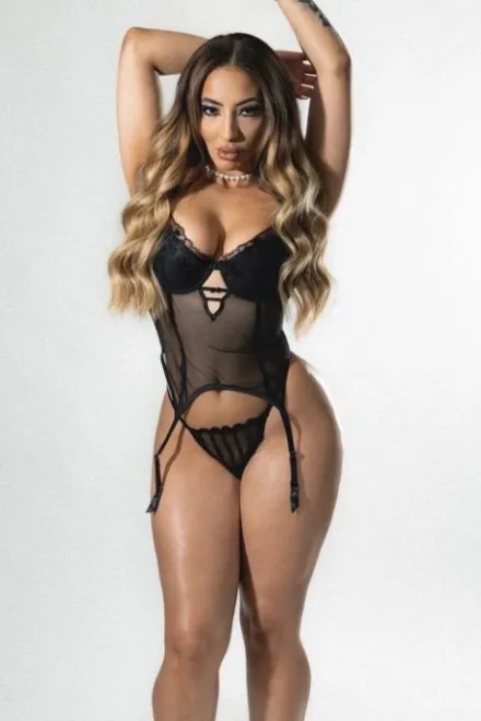 Blonde Brazilian escort in Imperial Wharf - Vaiga - image 9