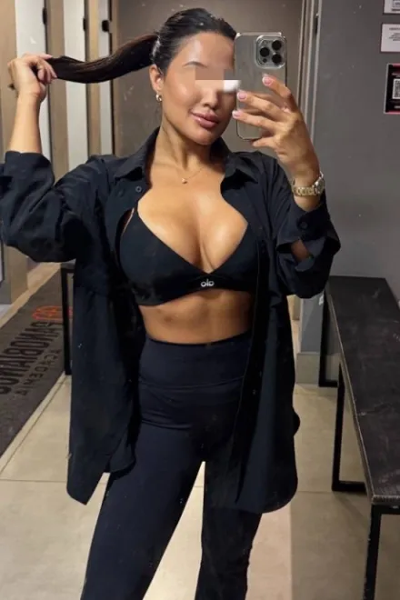 Brunette Brazilian escort in Marble Arch - Flokita - image 2